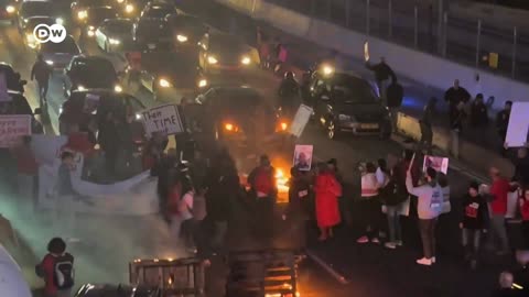 Israeli police clash with angry anti-Netanyahu protesters