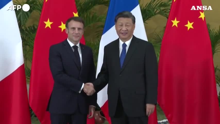 G20, stretta di mano fra Macron e Xi Jinping