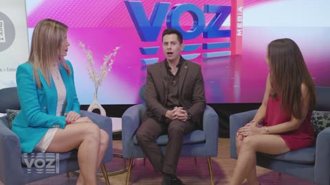 Karina Yapor y Flor Robledo conversan con Abraham Enríquez (bienvenido.us)