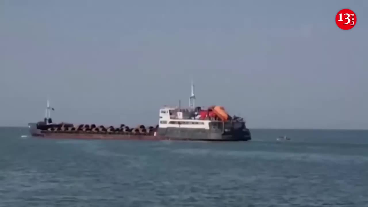 Ukrainian army attacks Berdyansk port where Russians were transporting trophies, ships fled area