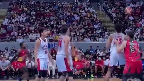 Japeth Aguilar NANG-GIGIL NANAMAN sa RING! _ Junmar Fajardo NA-BULLY ng Depensa ng Barangay Ginebra!