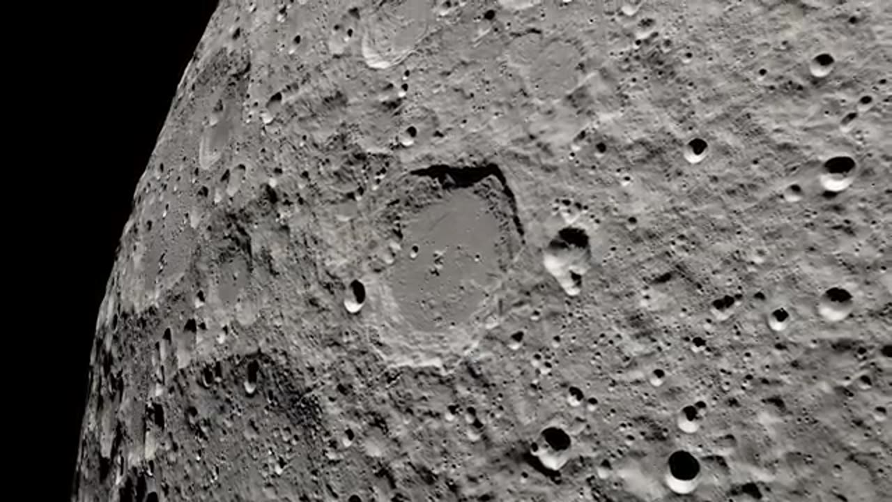 Apollo_13_views of moon