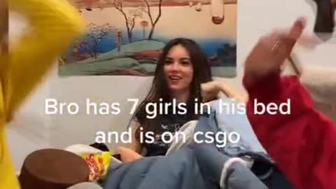 Bro has 7 girls in his bed and is on csgoh