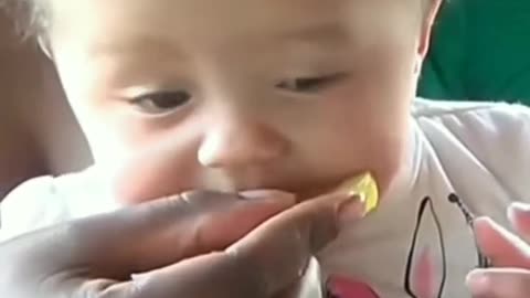 Babies Testing lemons 😍