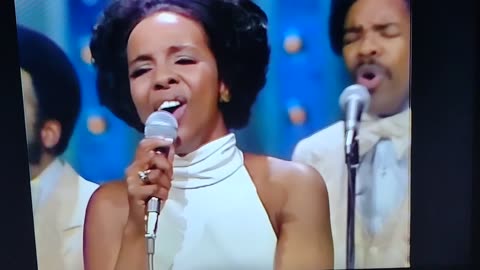 Gladys Knight and The Pips 1973 I Don't Want To Do Wrong Live