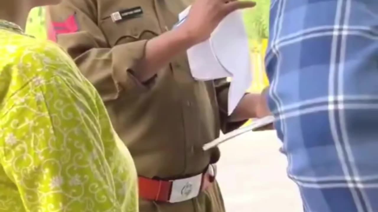 पुलिस वाले ने फौजी को धक्का क्या मारा 😭😱❌