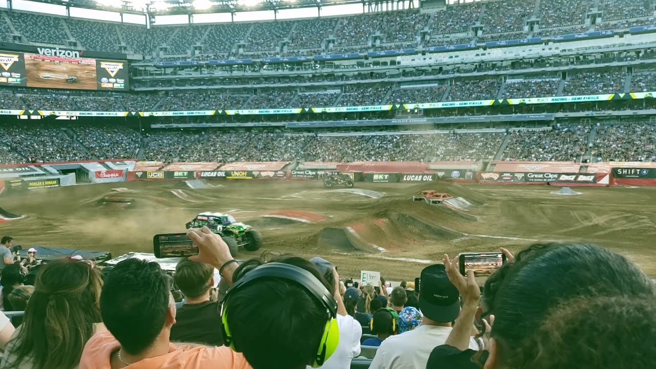 Semi-Finals - Grave Digger vs Son-uva Digger - Monster Jam 2024 at Metlife Stadium