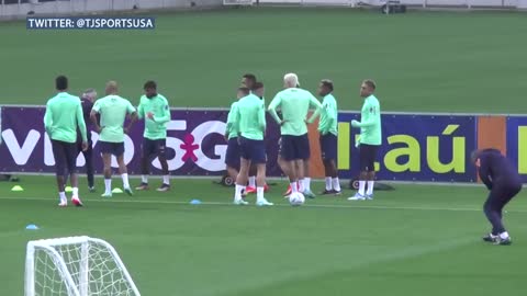 WATCH The JOY of Dani Alves in the TRAINING of the Brazilian National Team prior to the World Cup