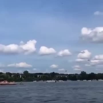 ⚡️ Chaotic footage as MiG-23 fighter jet crashes at Michigan Air Show, USA.