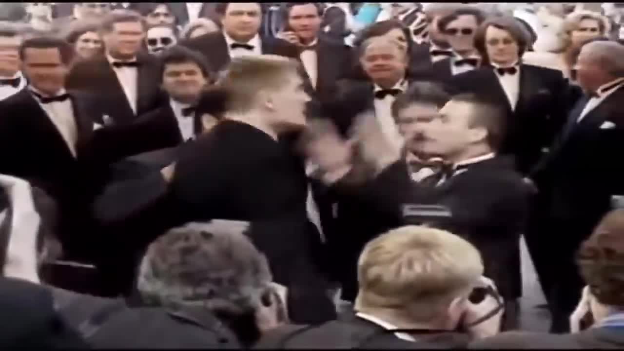 Jean-Claude Van Damme vs. Dolph Lundgren [Cannes, 1992]