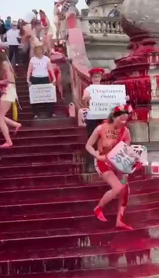 Ukrajinské aktivistky ze skupin Femen a jejich demonstrace proti Rusku v Paříži