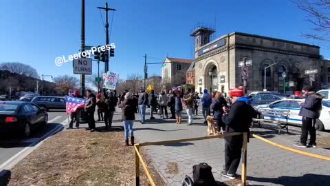 Happening now in crown Hights Brooklyn. Activists against mandates gather