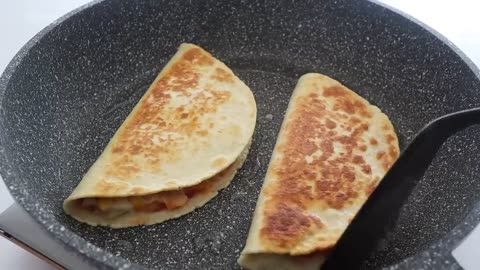 DELICIOUS Crispy Potato Cheese Quesadilla！You will be addicted and can't stop eating！EASY Breakfast！