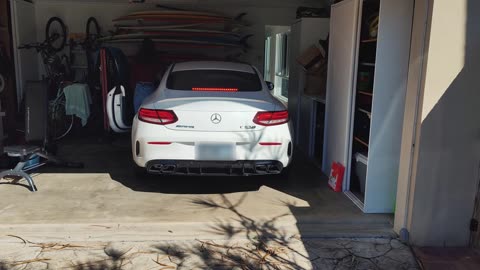 Mercedes C63s cold start in 4K