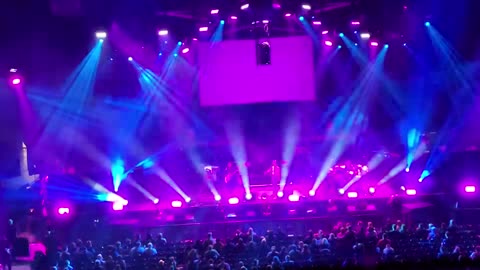 Poppy - intro/Lessen The Damage 11-4-2022 St Paul