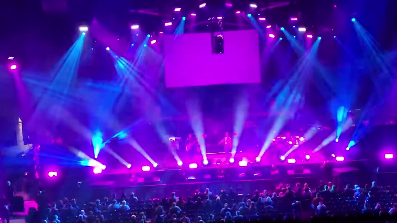 Poppy - intro/Lessen The Damage 11-4-2022 St Paul