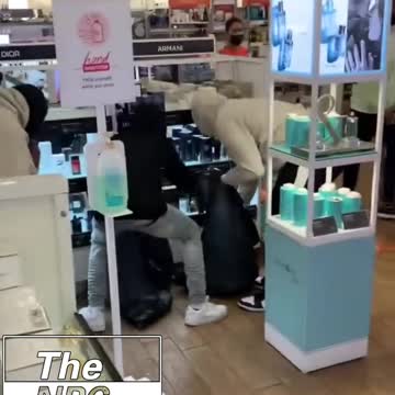 Shopping At The Ulta In Chicago 🟠⚪🟣The NPC Show