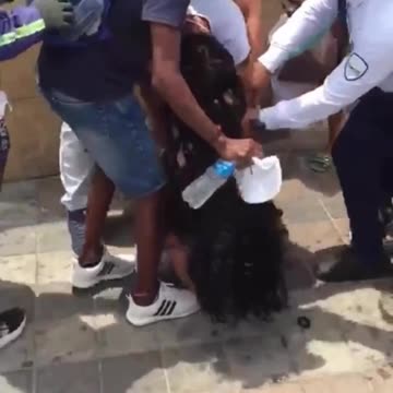Pelea de mujeres en el Caribe Plaza