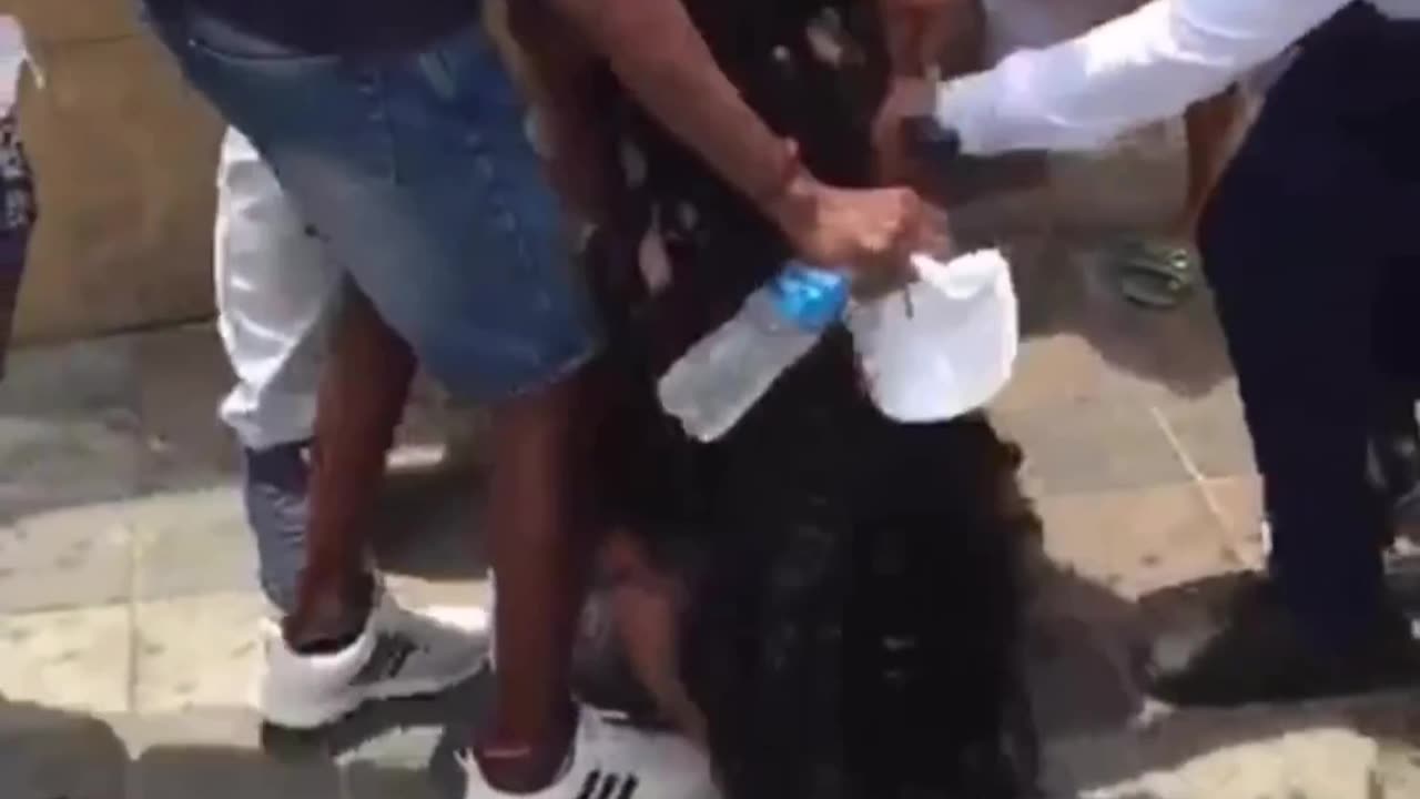 Pelea de mujeres en el Caribe Plaza