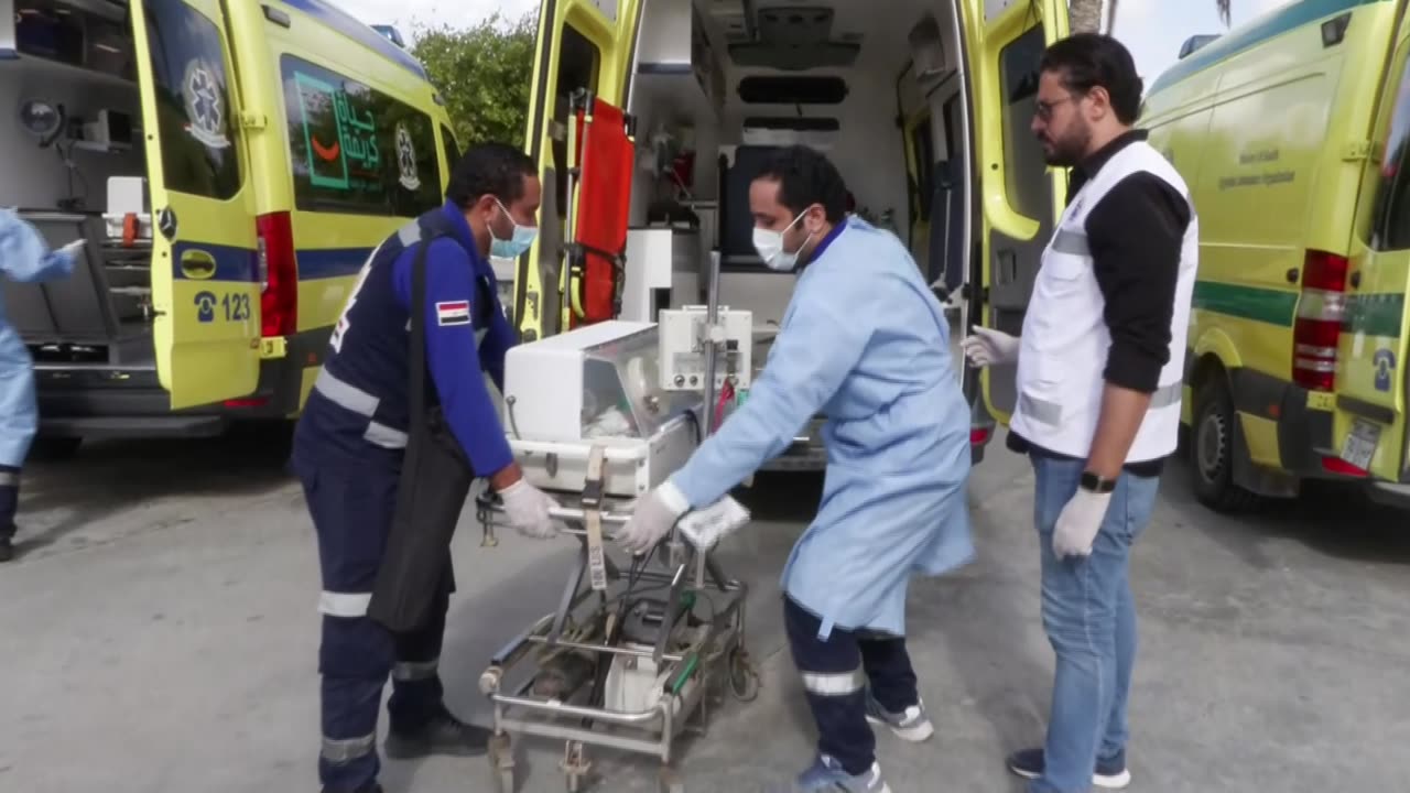 Egipto recibe a 28 niños prematuros de los evacuados del hospital Al Shifa