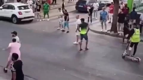 Apocalypse in Spain. Ethnic clashes with knives and sticks between fake
