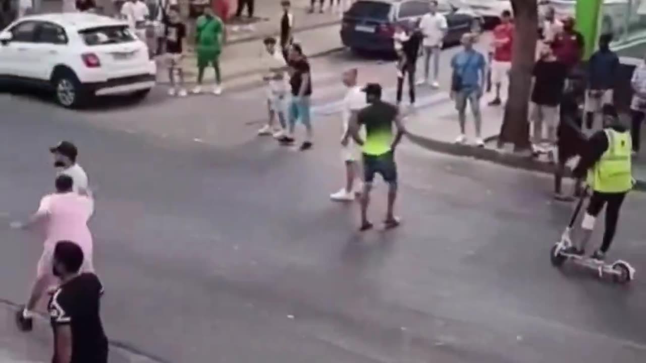 Apocalypse in Spain. Ethnic clashes with knives and sticks between fake