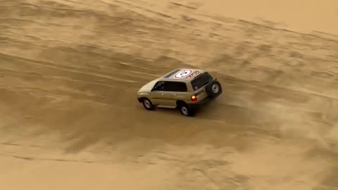 TOYOTA LAND CRUISER IN DESERT -HABIBI