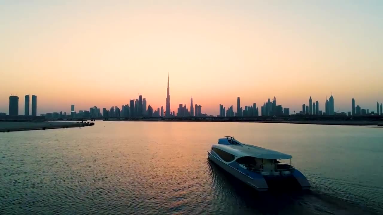 Why Dubai's man made island 🏝️ is still empty!