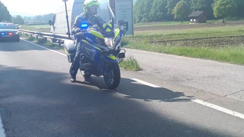 Kolona s ministrima pod rotirkama prošla gužvu na putu prema Bleiburgu