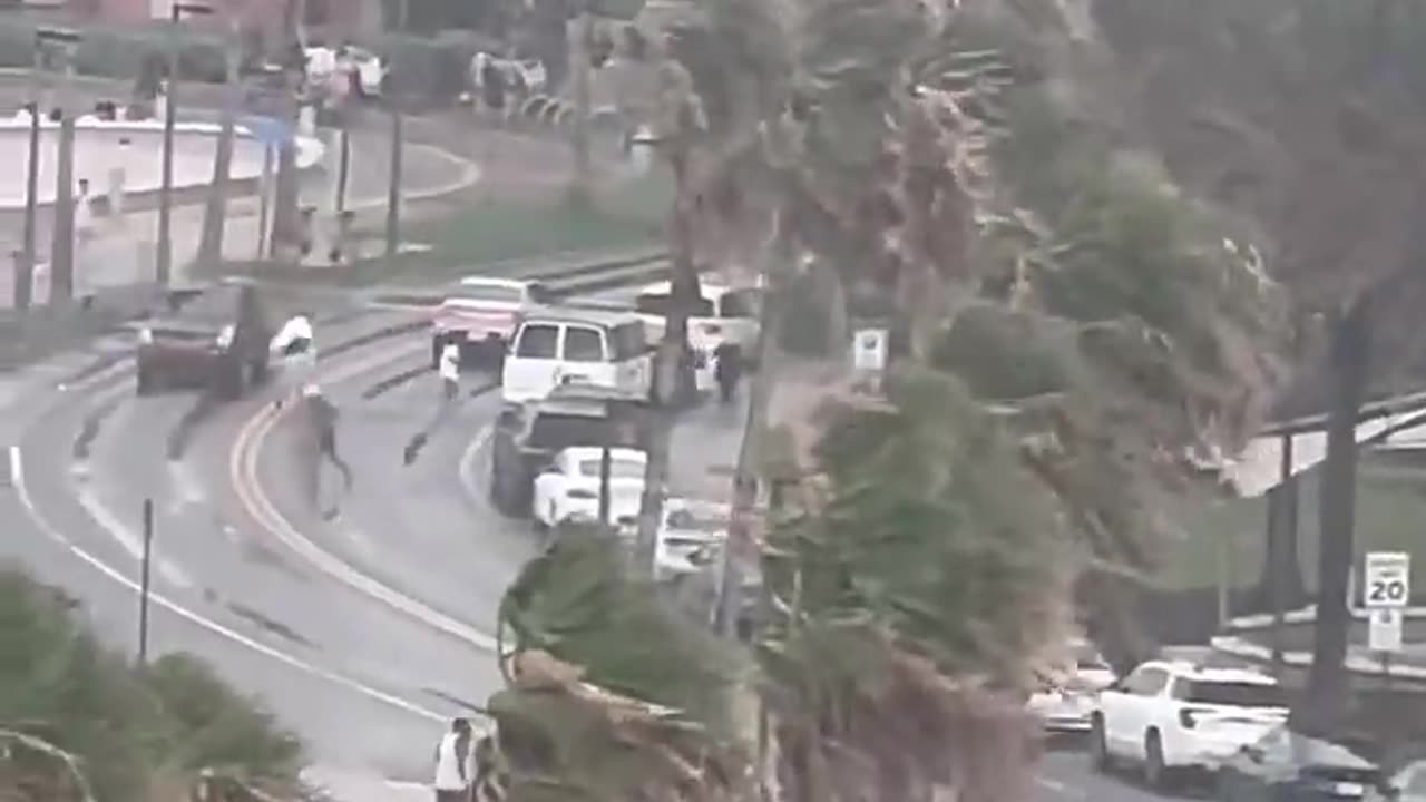 Hilarious storm at beach of California 😱😥