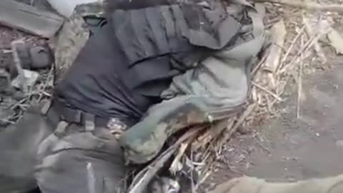 Peski - Tons of Ukrainian KIA´s cover the trenches after Russian artillery fire - strictly 18+