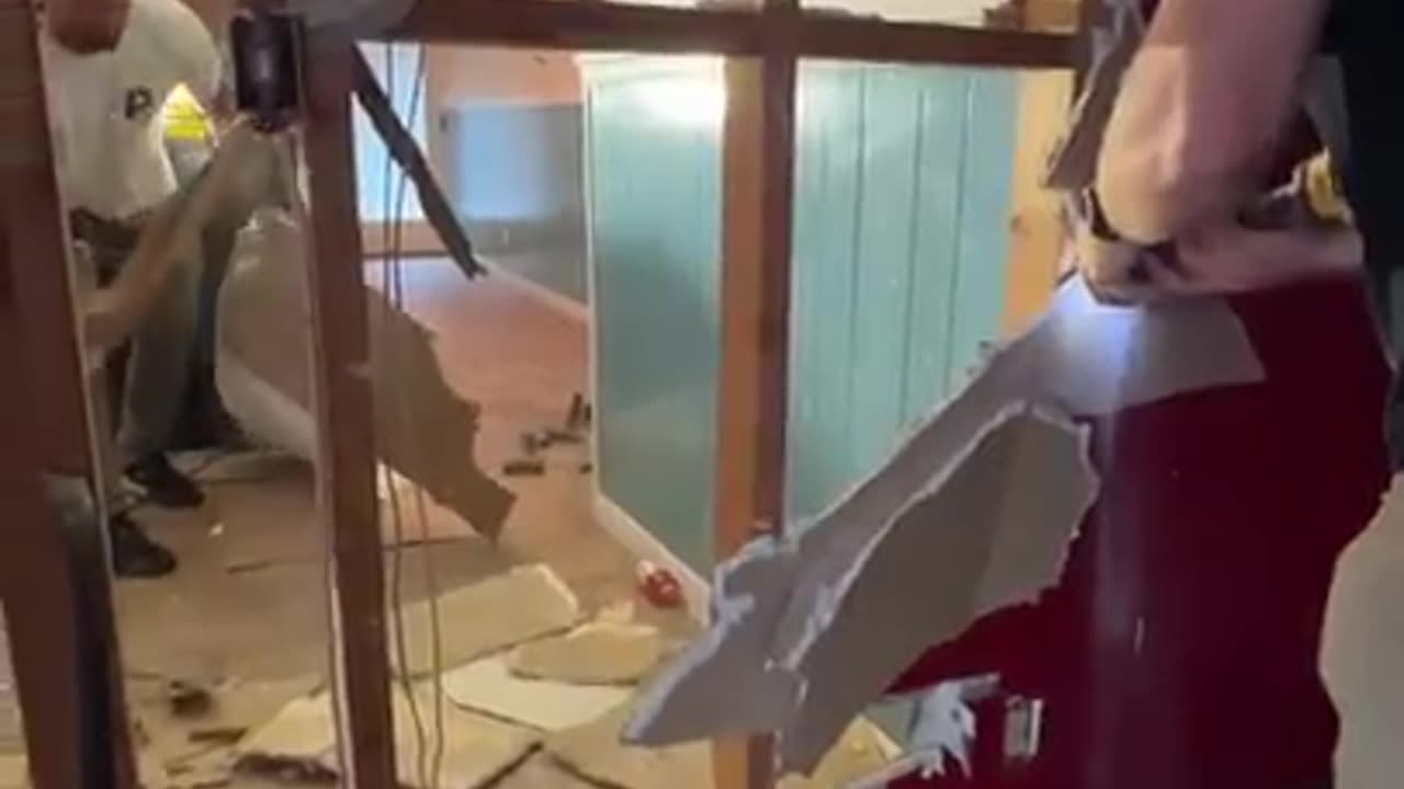 Mrbeast renovated a ledies house. Unbelievable reaction.