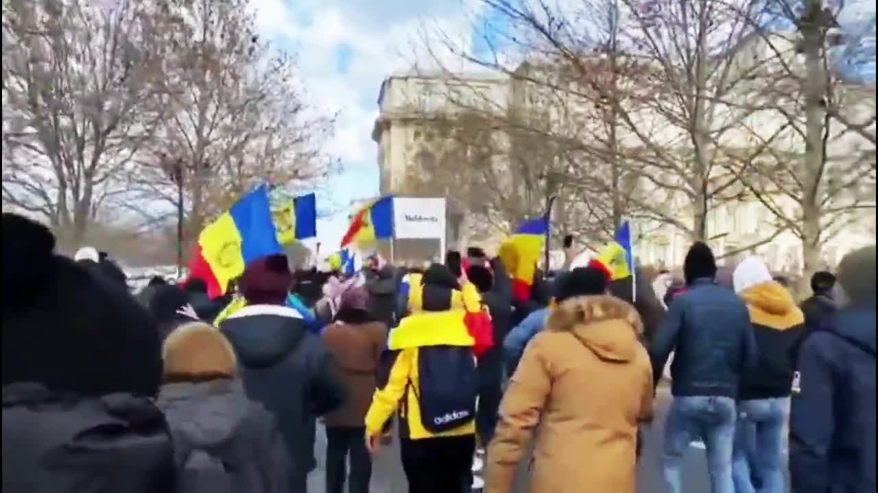 LOVE MY ROMANIAN PATRIOȚI STANDING UP FOR FREEDOM!!!