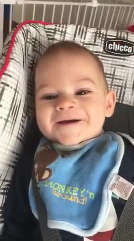 ¡La risa de este bebé es extremadamente contagiosa!