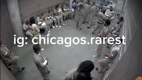 Chicago drill rapper king Von getting out his handcuffs to get at the Opps