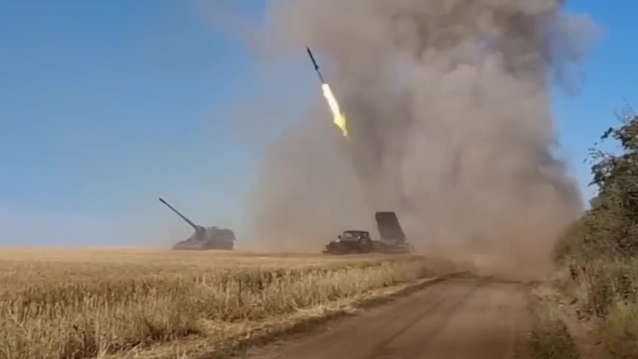 "Ukrainian GRAD MLRS Battery Firing at Russian Targets" - Intense Artillery Action