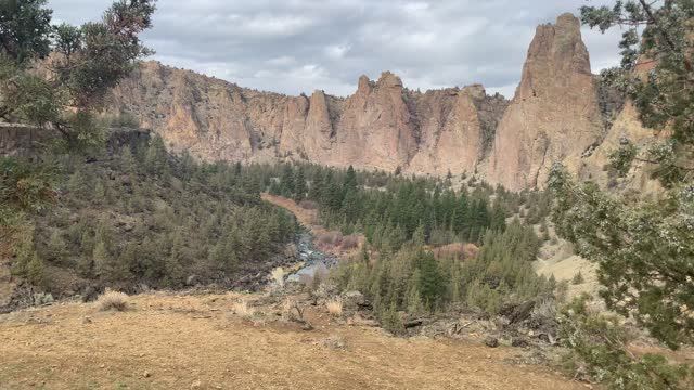 Central Oregon – Smith Rock State Park – Spectacular Overlook – 4K