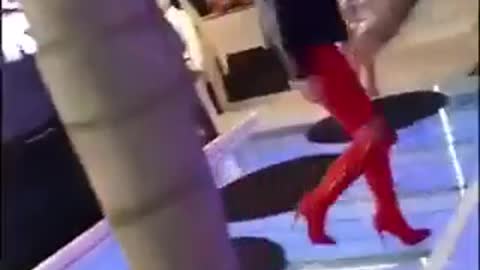 ΤΗΝ ΠΗΓΕ ΠΙΣΙΝΑΤΟ.