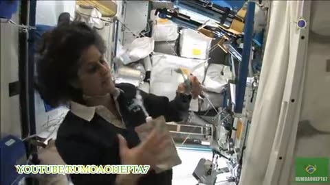 Life on Board the International Space Station: from launch to return - A vida na estação espacial