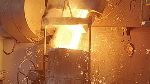 After smelting,scrap metal can be poured into molds for casting,or it can be rolled by rolling mill.