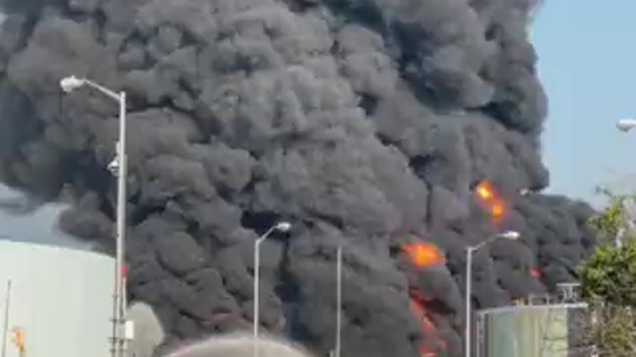 Large fire burning at Marathon Oil Refinery in Garryville, Louisiana