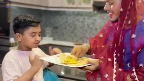 বাঙ্গালী মায়ের অবস্থা দেখুন