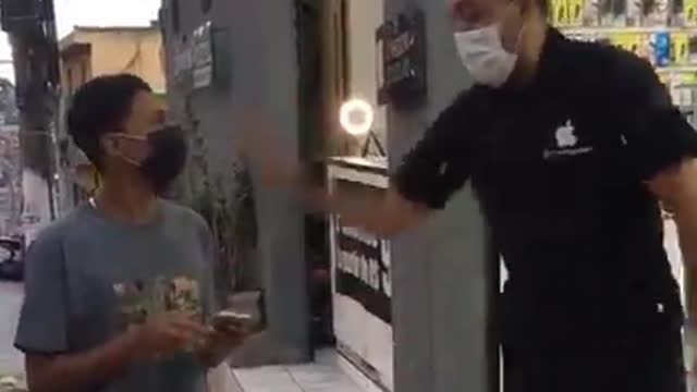 Sorte que ele não trabalha numa funerária
