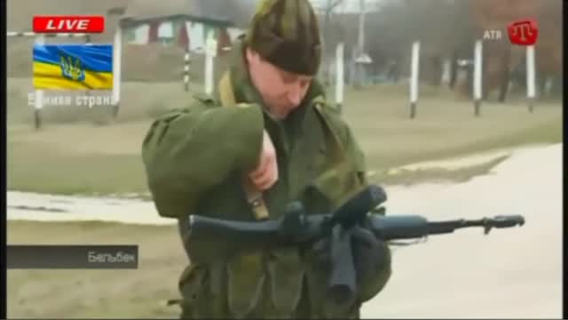 Ukrainian vs russian soldiers face off