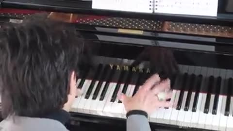 Dino Kartsonakis plays Battle Hymn Of The Republic