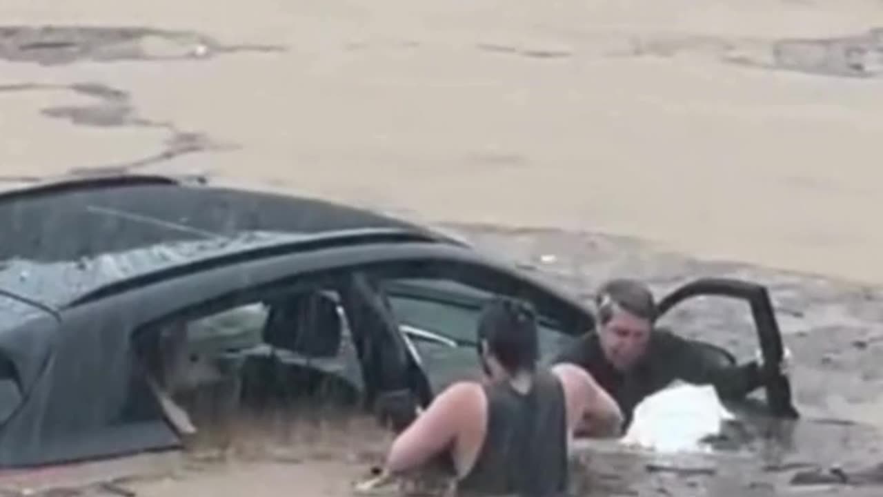 Heroic rescue: man saves amputee and his dog from flash floods 🐾💔 #HeartwarmingMoment