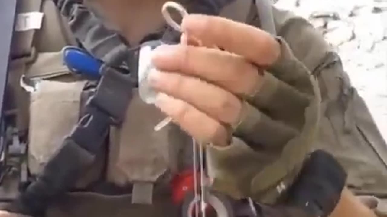 Israeli soldiers stealing jewelry from Palestinian girls they killed as gifts for their girlfriends