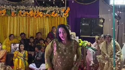 I want a bestie who will dance like this at my wedding <<< 💗🥵🫀