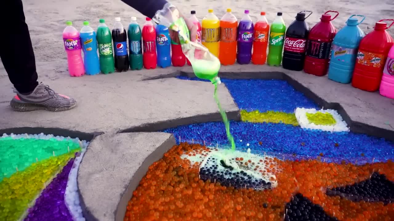 How to make Rainbow Halloween Pumpkins with Orbeez, Big Fanta, Coca Cola vs Mentos-20