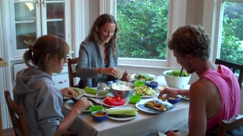 A BEAUTIFUL RAW FOOD MEAL - June 12th 2013